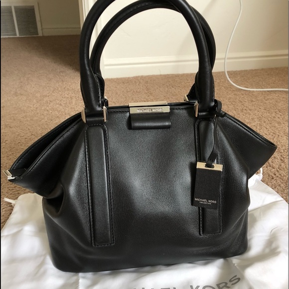 Micheal Kors! NWT! Black genuine leather tote! - Picture 7 of 8